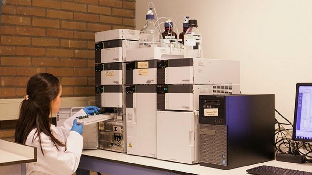 Yüksek Performanslı Sıvı Kromatografisi (HPLC)